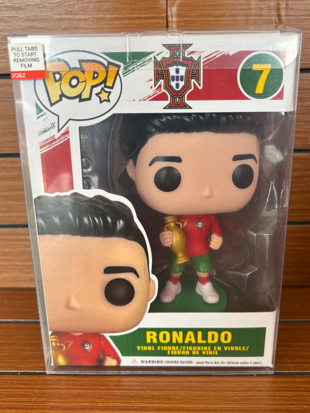 Perfect gift! Cristiano Ronaldo Figure Funko Pop Customized! Ronaldo with Trophy
